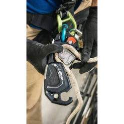 Edelrid Megawatt -Edelrids Sport Outdoor Store edelrid megawatt in use 1